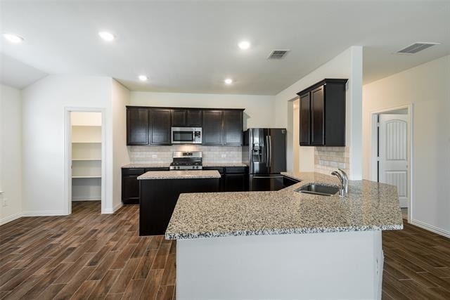 913 Rosewood Street - Photo 2