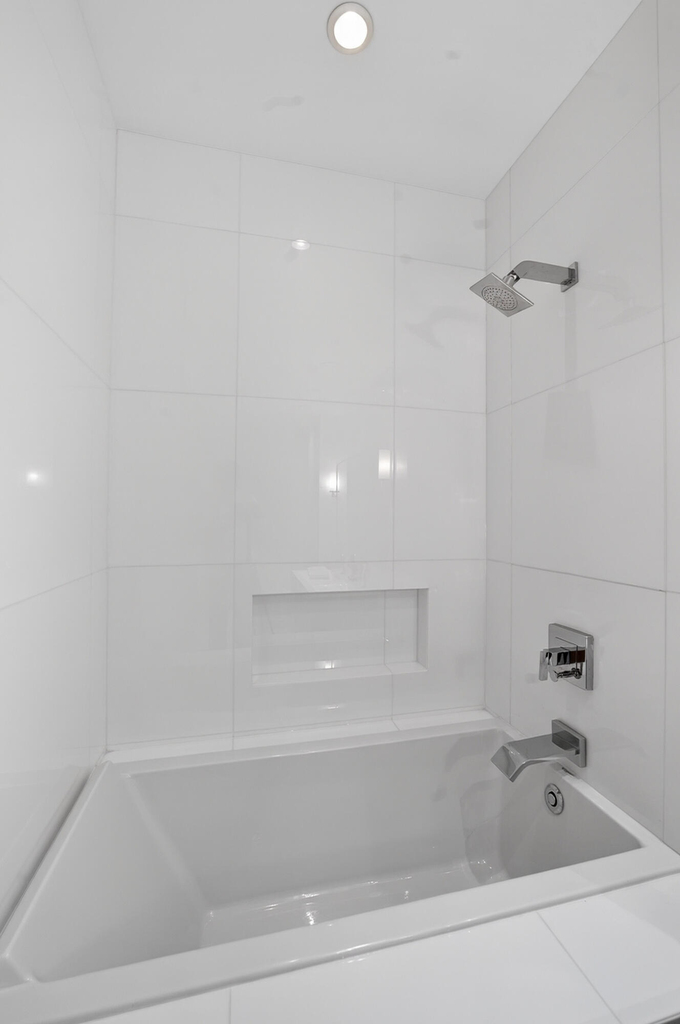 2301 Collins Avenue - Photo 11