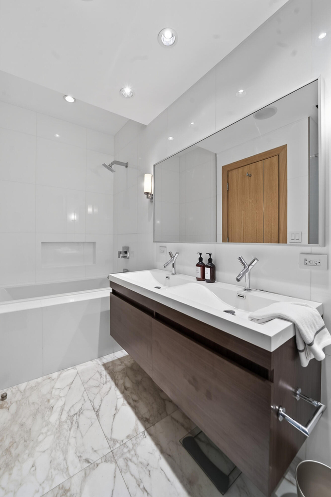 2301 Collins Avenue - Photo 10