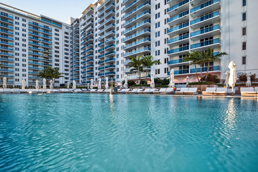 2301 Collins Avenue - Photo 22