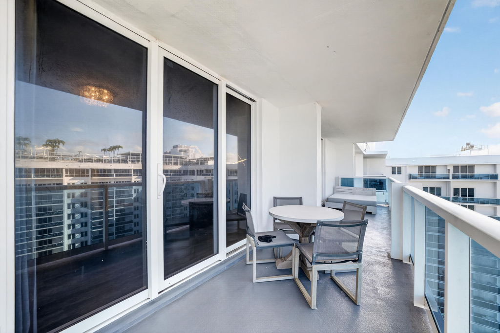2301 Collins Avenue - Photo 20