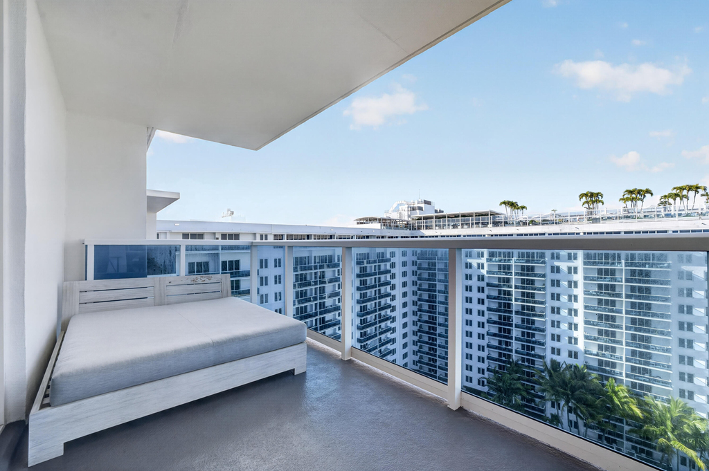 2301 Collins Avenue - Photo 14