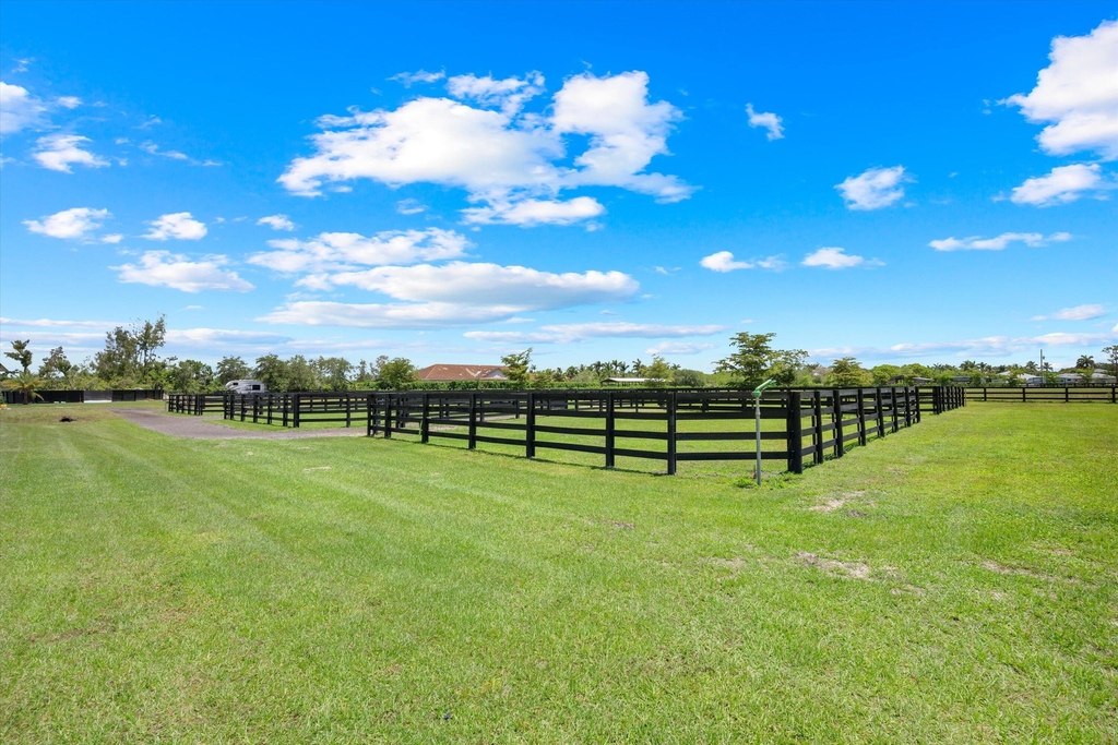 16175 Deer Path Lane - Photo 32