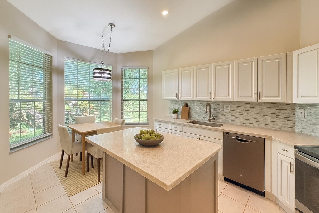 2400 E Aragon Boulevard - Photo 3