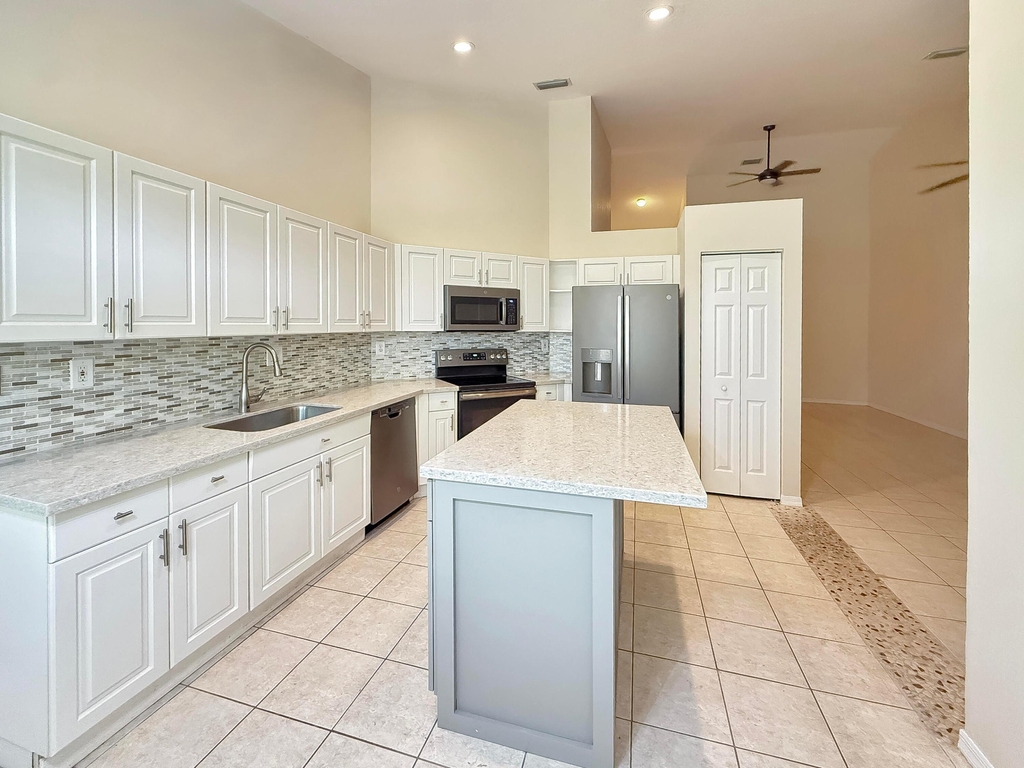 2400 E Aragon Boulevard - Photo 27