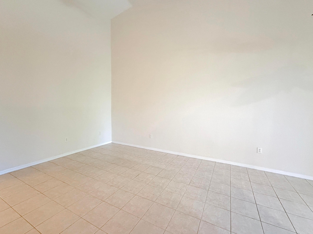 2400 E Aragon Boulevard - Photo 18