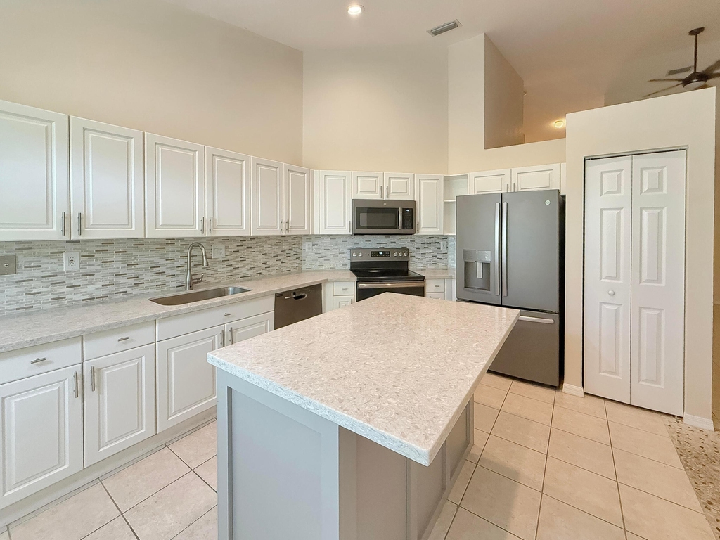 2400 E Aragon Boulevard - Photo 28