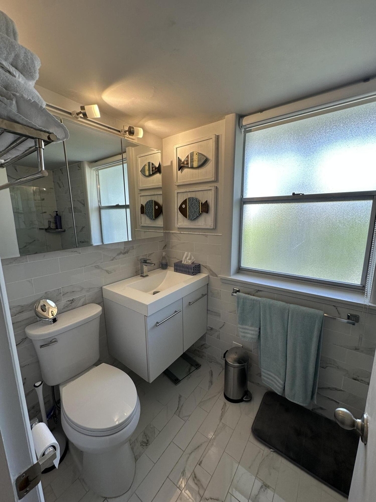 1221 Hillsboro Mile - Photo 4