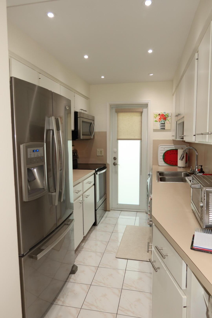 1221 Hillsboro Mile - Photo 1
