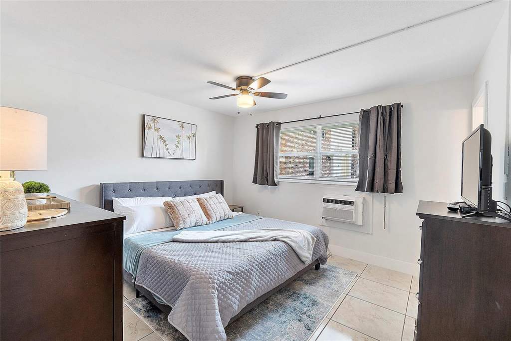 3230 Ne 13th Street - Photo 3