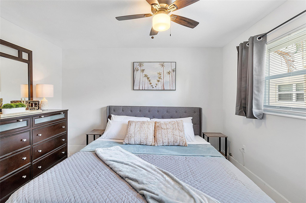 3230 Ne 13th Street - Photo 2