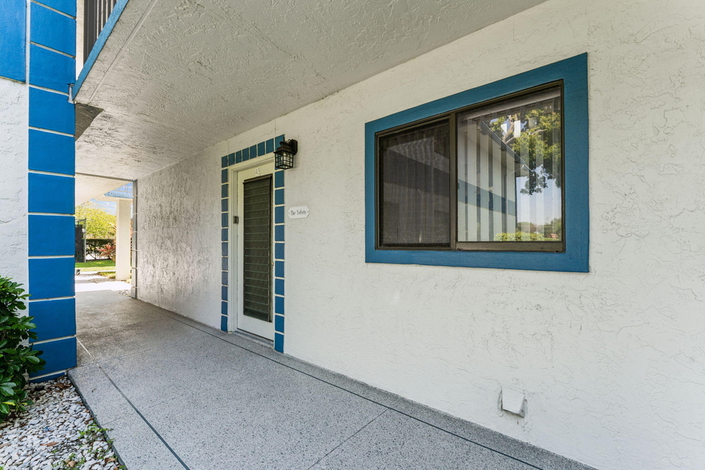 15301 Pembridge Avenue - Photo 1