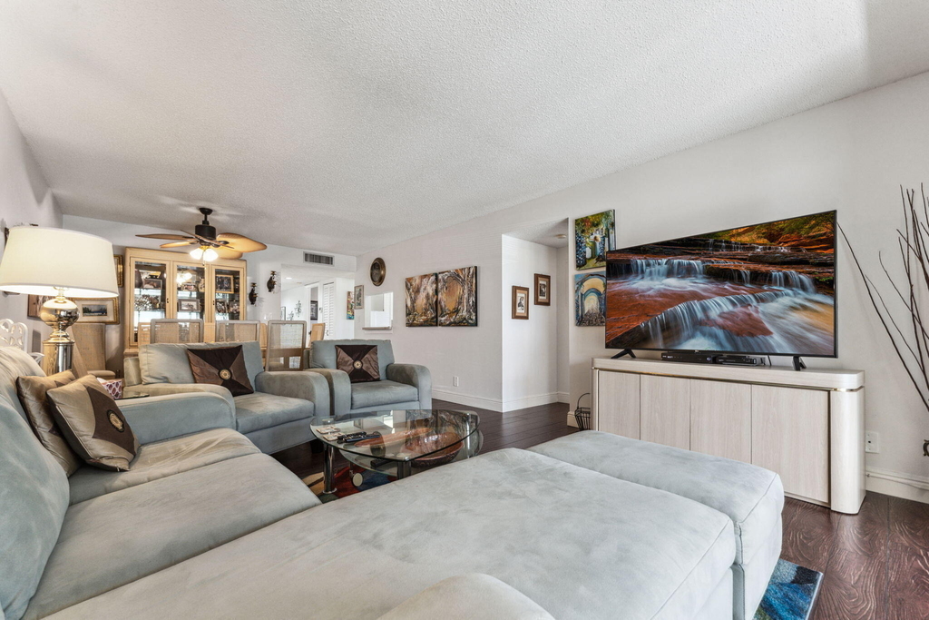 15301 Pembridge Avenue - Photo 8