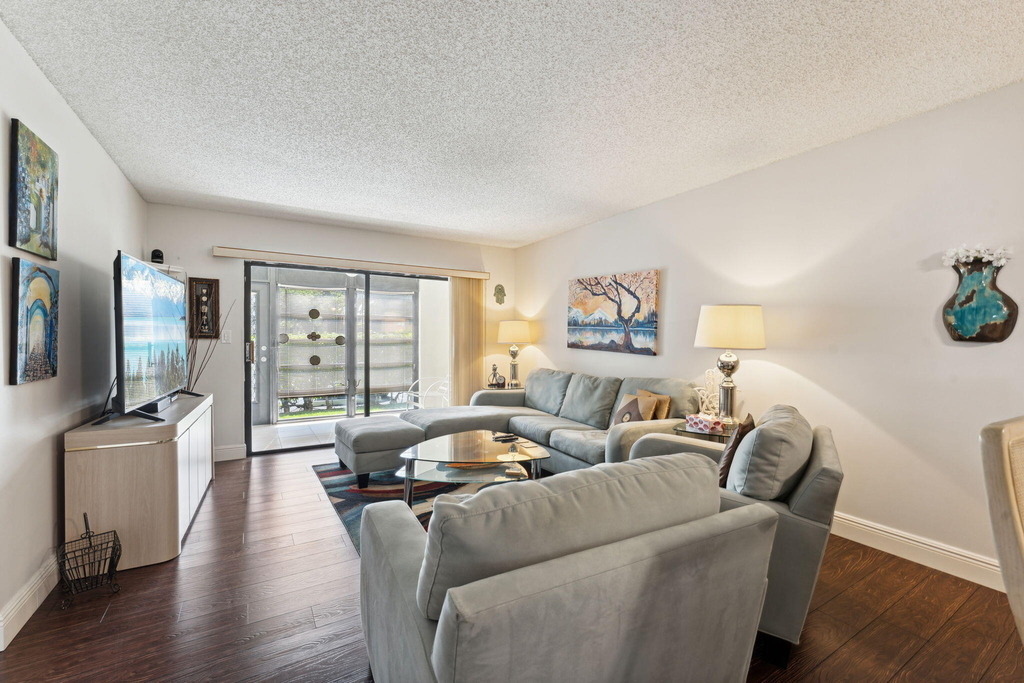 15301 Pembridge Avenue - Photo 10