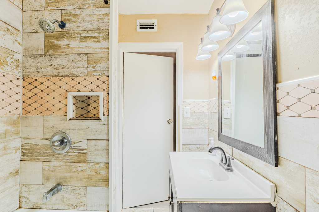 112 W 34th Street - Photo 7