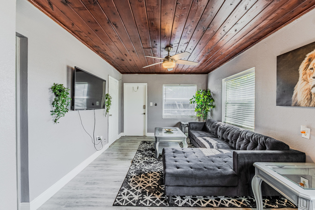 112 W 34th Street - Photo 2