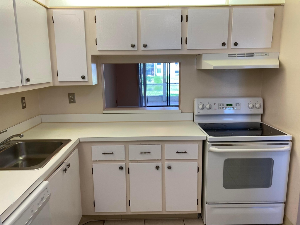 2500 Fiore Way - Photo 0
