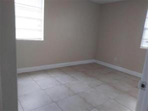 1227 Sw 46th Avenue - Photo 2
