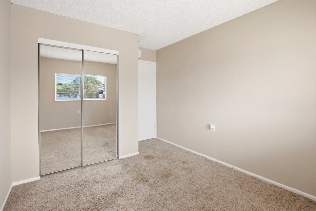1153 Lake Victoria Drive - Photo 5