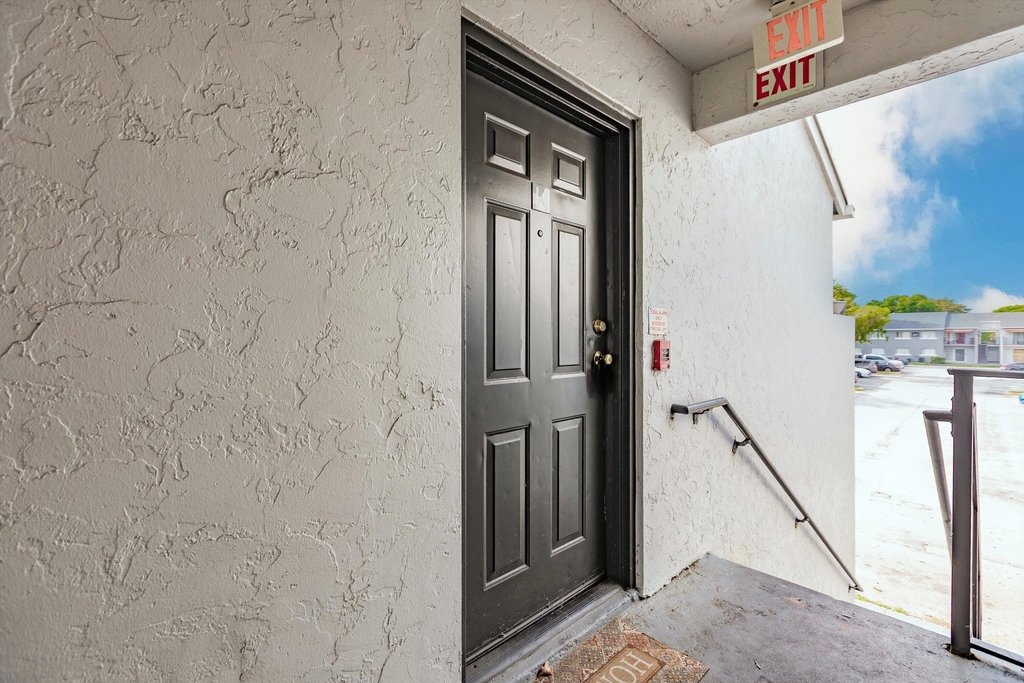 1153 Lake Victoria Drive - Photo 10