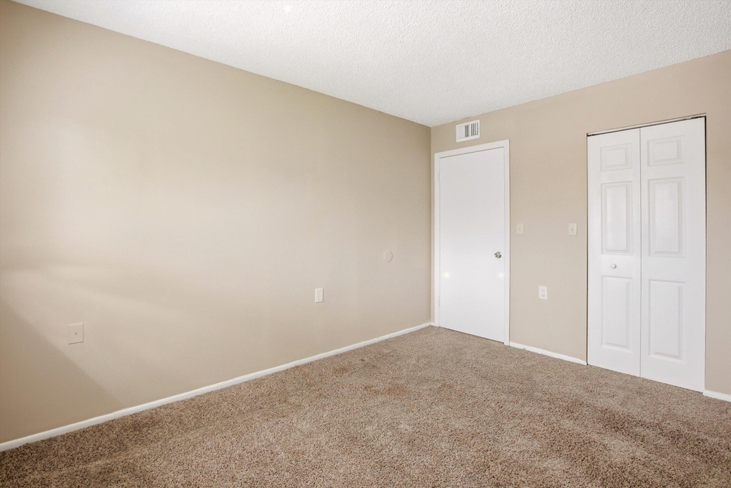 1153 Lake Victoria Drive - Photo 8