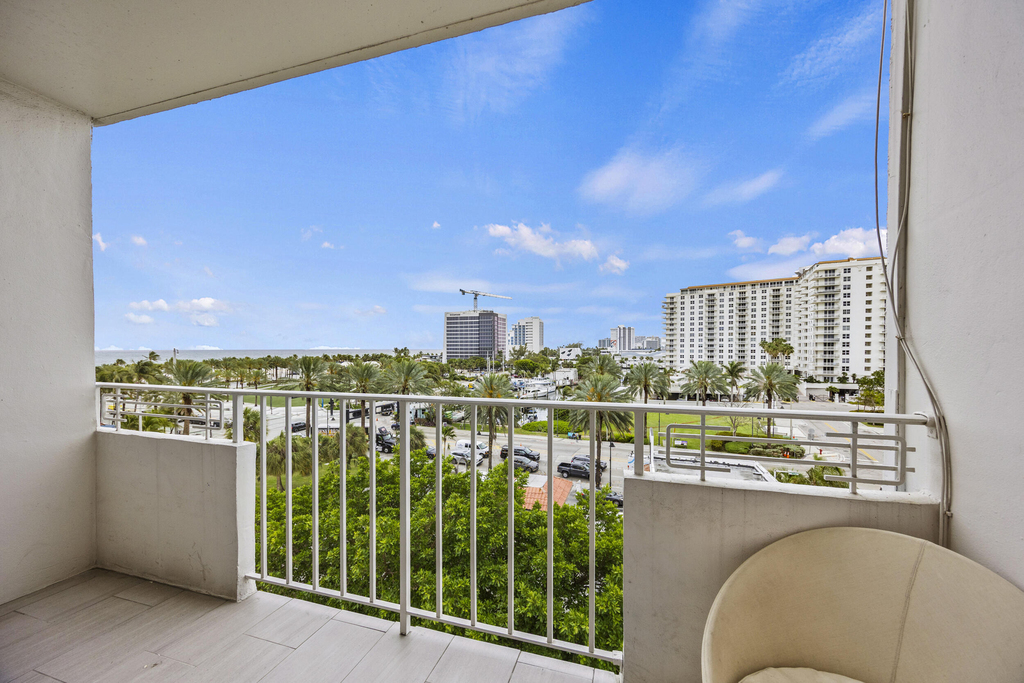 2900 Banyan Street - Photo 0