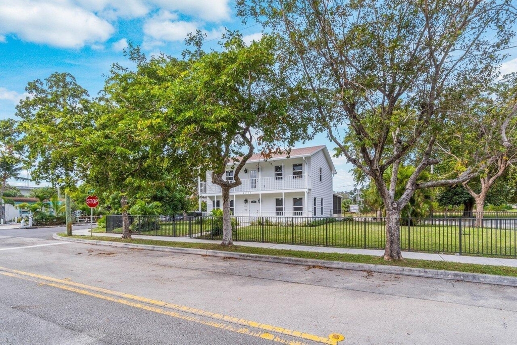 2233 Dock Street - Photo 3