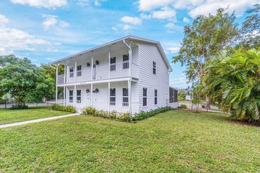 2233 Dock Street - Photo 2