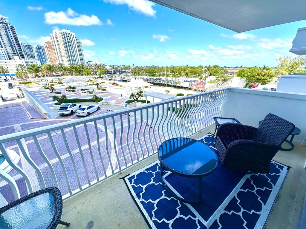 1 Las Olas Circle - Photo 3