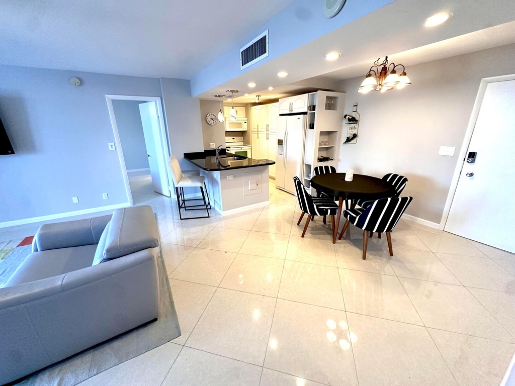 1 Las Olas Circle - Photo 6