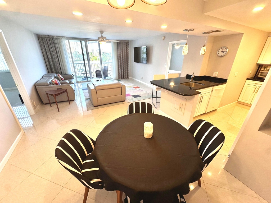 1 Las Olas Circle - Photo 8