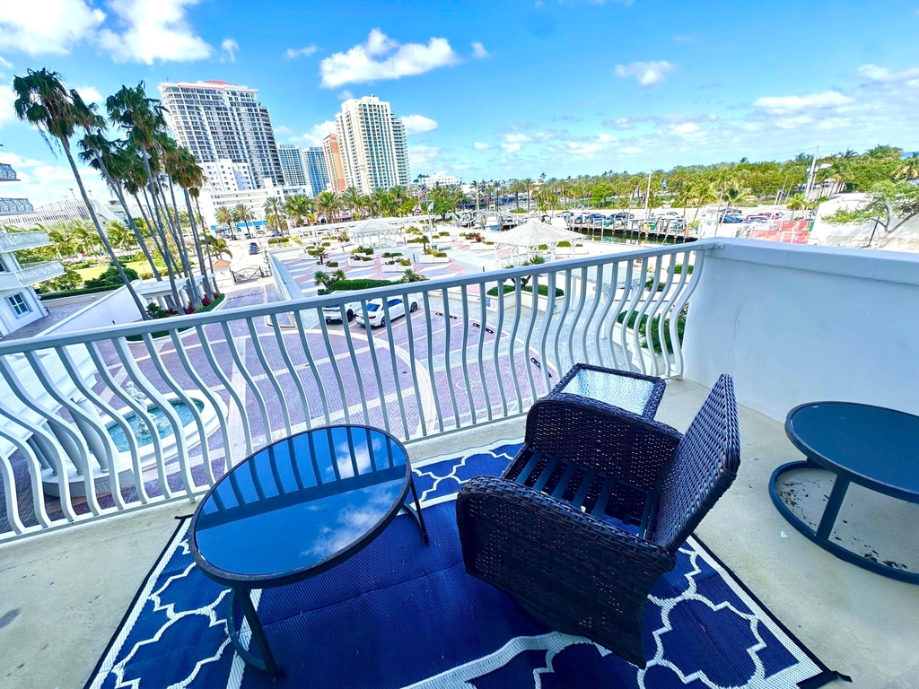 1 Las Olas Circle - Photo 4