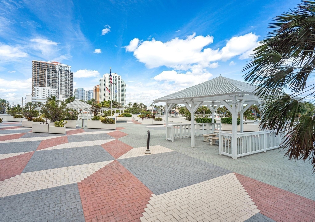1 Las Olas Circle - Photo 38