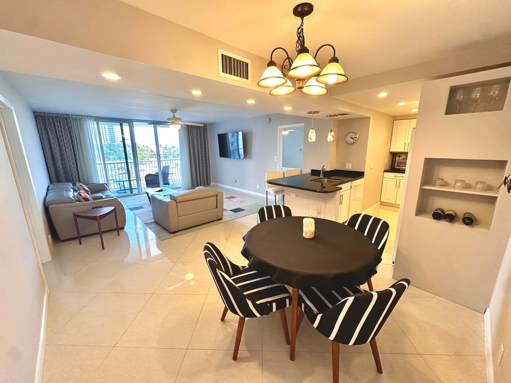 1 Las Olas Circle - Photo 7