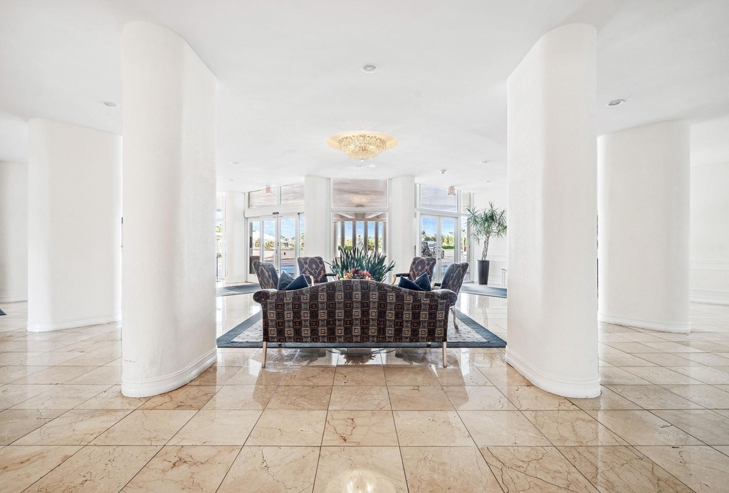 1 Las Olas Circle - Photo 18