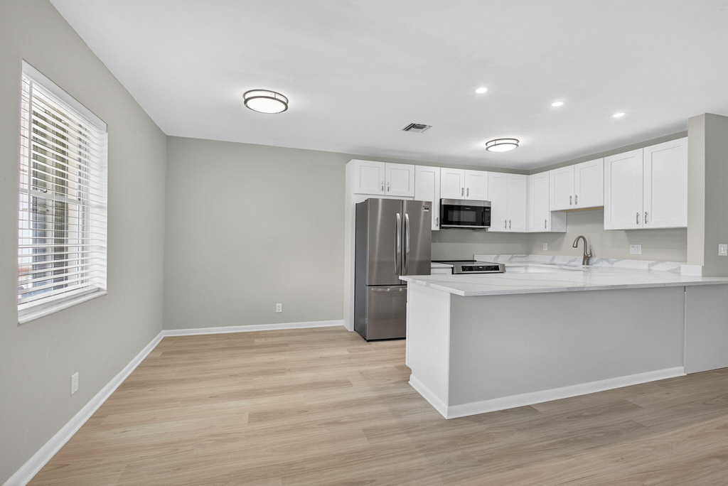 42 Easthampton B - Photo 6