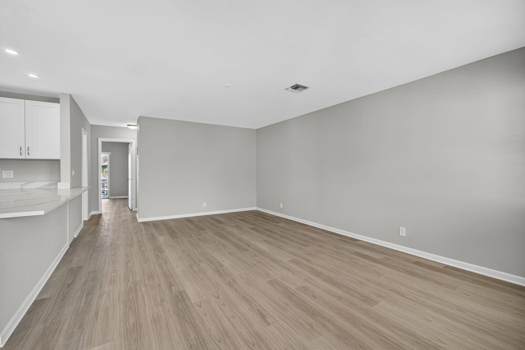 42 Easthampton B - Photo 1