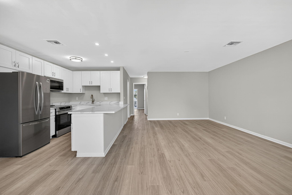 42 Easthampton B - Photo 0