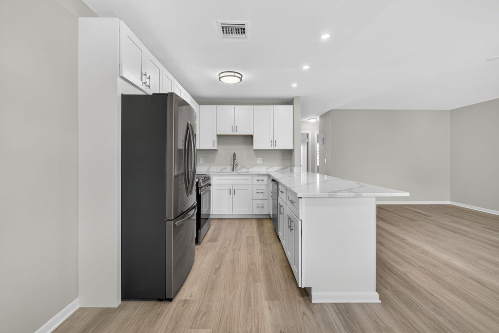 42 Easthampton B - Photo 8