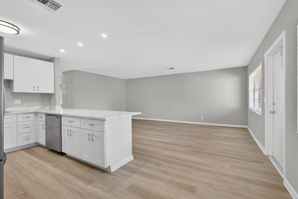 42 Easthampton B - Photo 7