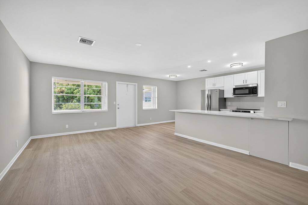 42 Easthampton B - Photo 3
