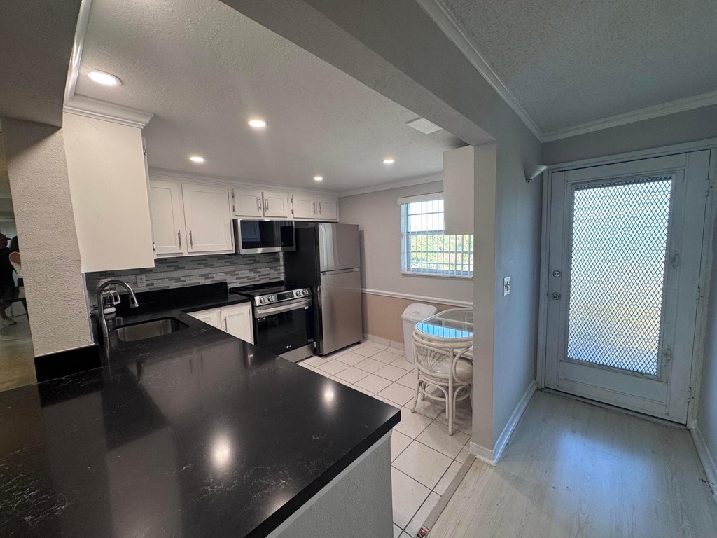 300 Ne 26th Avenue - Photo 3