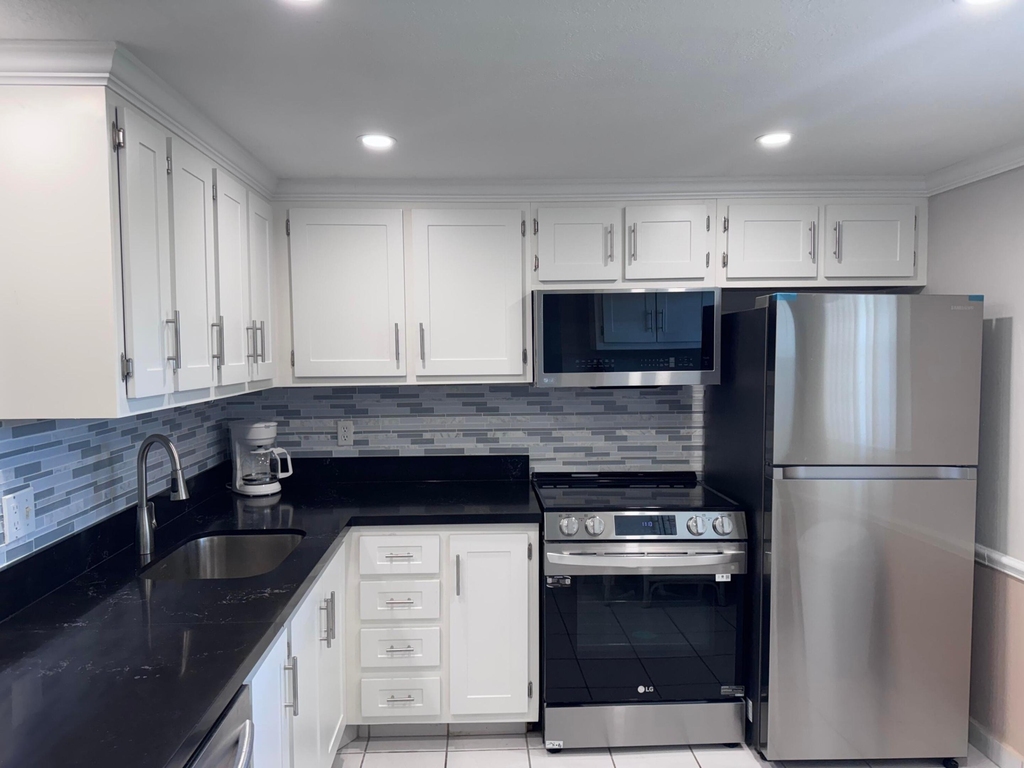 300 Ne 26th Avenue - Photo 1