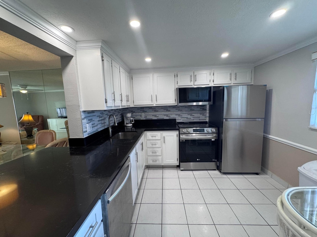 300 Ne 26th Avenue - Photo 2