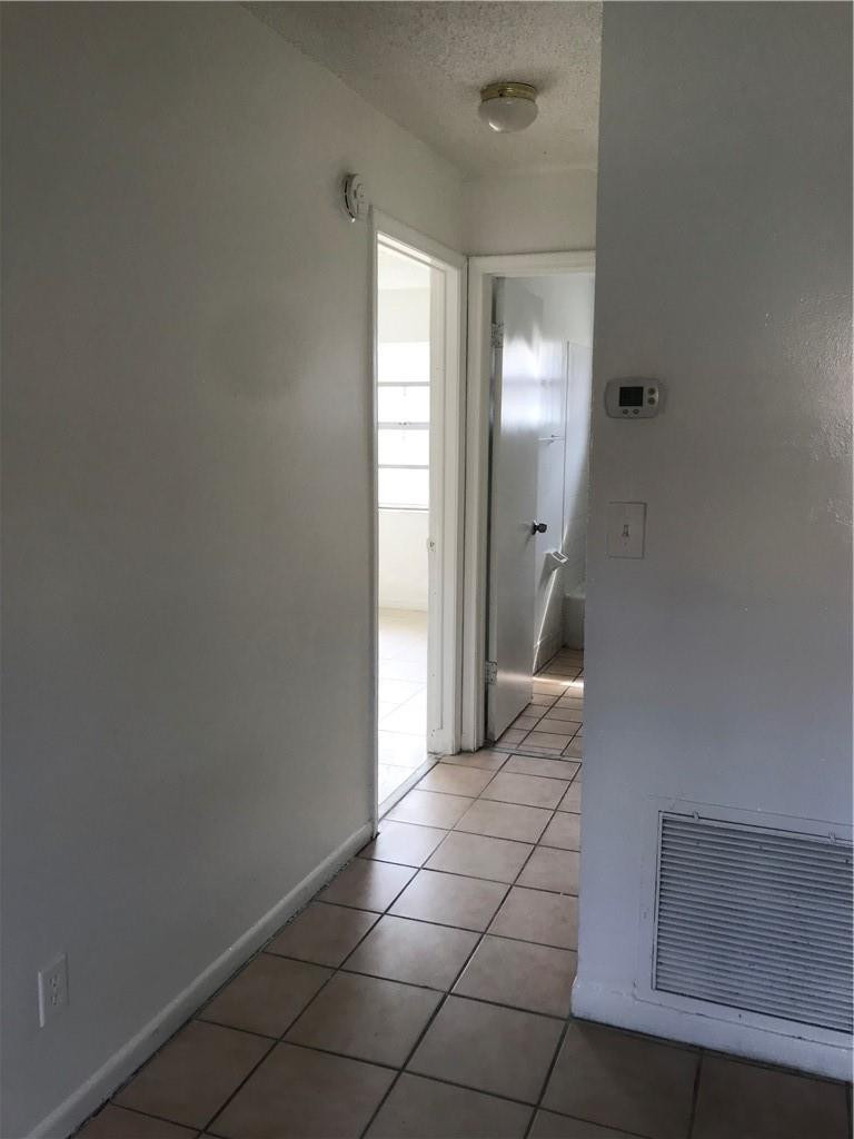 1038 Nw 8th Avenue - Photo 10