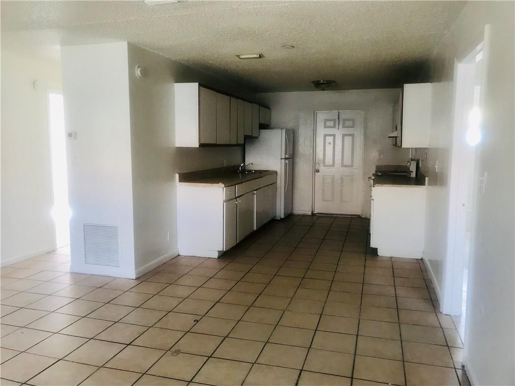 1038 Nw 8th Avenue - Photo 1
