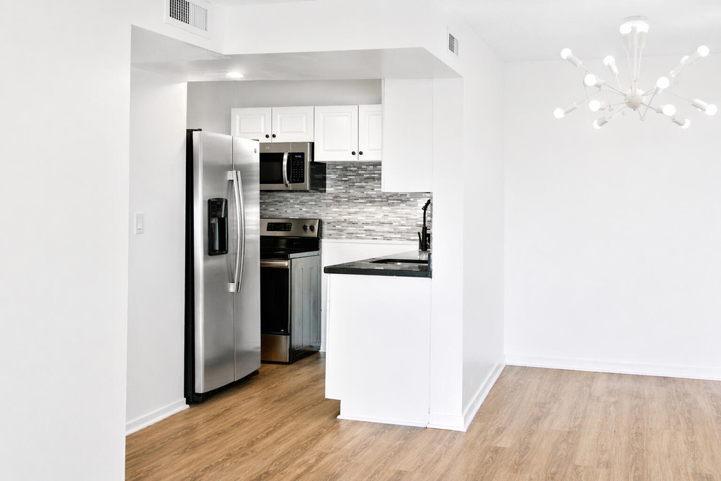 9682 Fontainebleau Boulevard - Photo 3