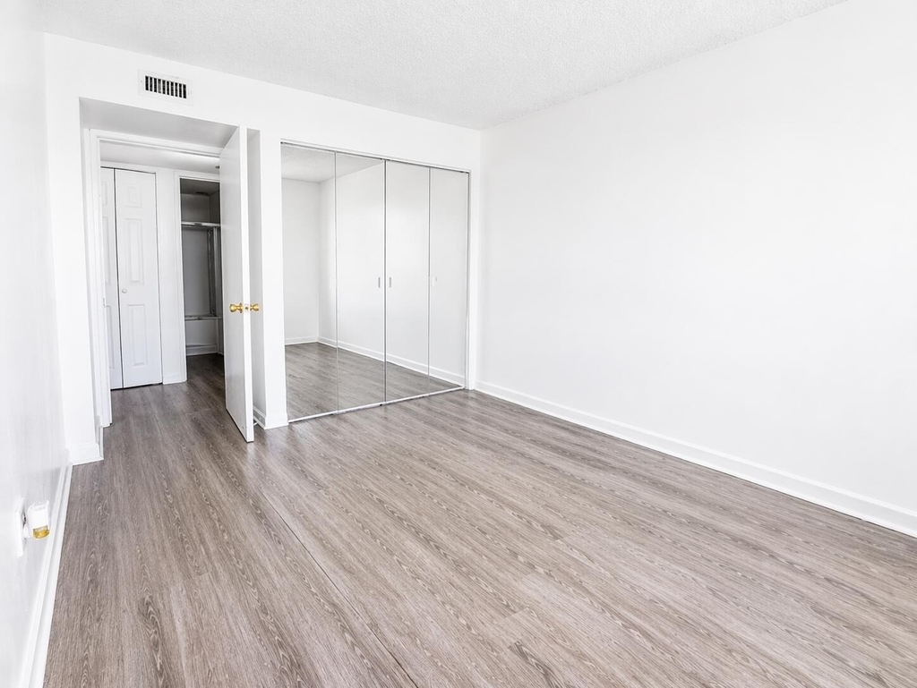 9682 Fontainebleau Boulevard - Photo 10