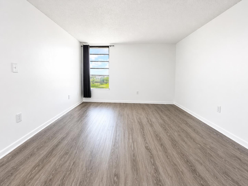9682 Fontainebleau Boulevard - Photo 8