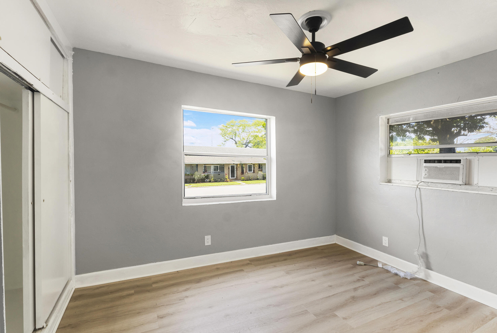 730 Nw 4th Avenue - Photo 2